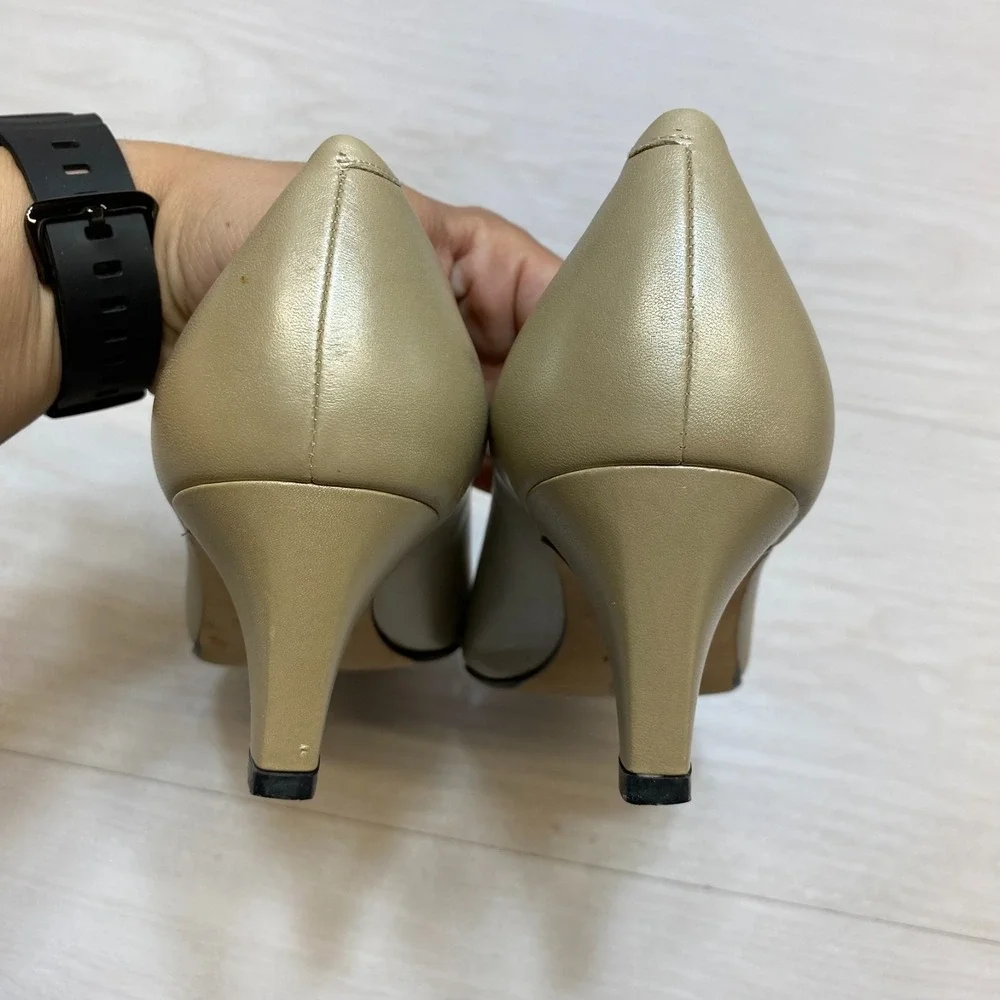 Magik Felicia by Amalfi Hand Made Pumps Womens Size 9B Beige Leather Pointed-toe